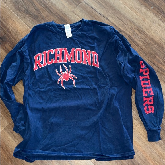Other - Well loved Richmond spiders, basketball long sleeve shirt men’s size XL